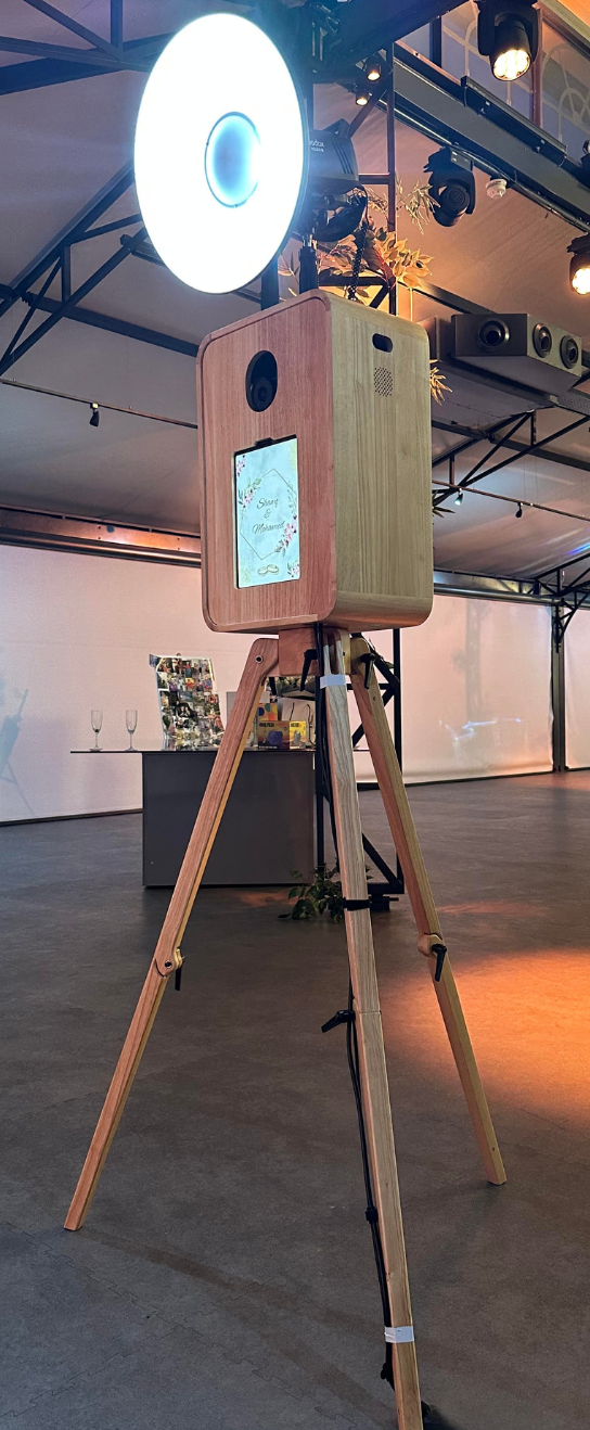 Smile-and-pose-Photo-Booth-Hire-Manchester-corporate-event-vintage-luxury-photo-booth-glass-marquee