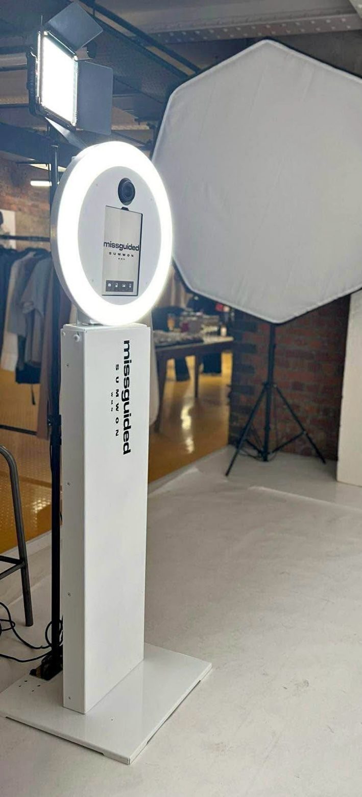 Smile-and-pose-Photo-Booth-Hire-Manchester-corporate-event-party.Photo-Booth-Hire-Manchester-selfie-pod-white-ipad-Missguided-clothing